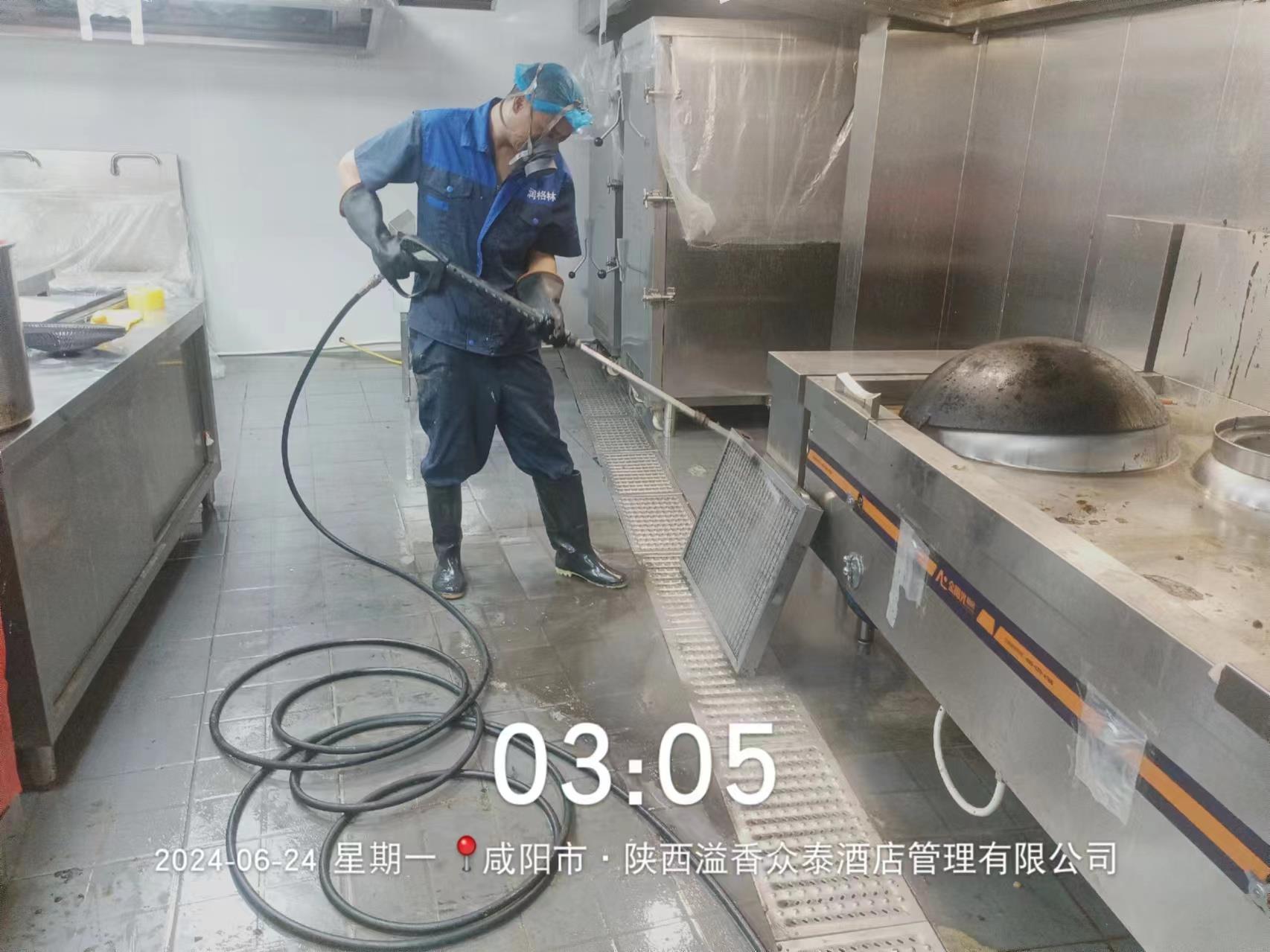 大型油烟机清洗4.jpg