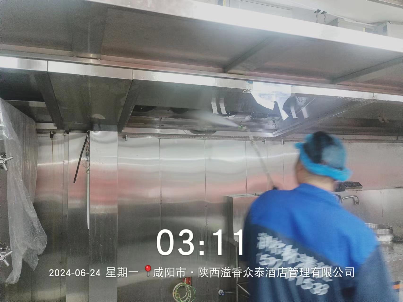 大型油烟机清洗3.jpg